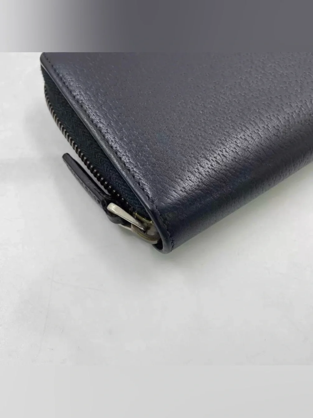 Authentic Gucci Luxurious Black Grain Leather Zip Around Long Wallet